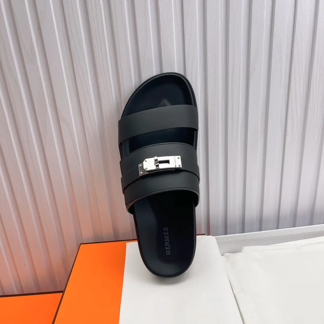 👟👟Ex-factory price 480👟👟 High version of Hermes 🐎The extremely popular couple's second uncle slippers/the latest snake print sandals and slippers, paired with various colorful socks, so trendy!  ———————— Upper: imported cowhide/Lining: imported cowhide Outsole: Tpu non-slip and wear-resistant outsole Female 36-46.